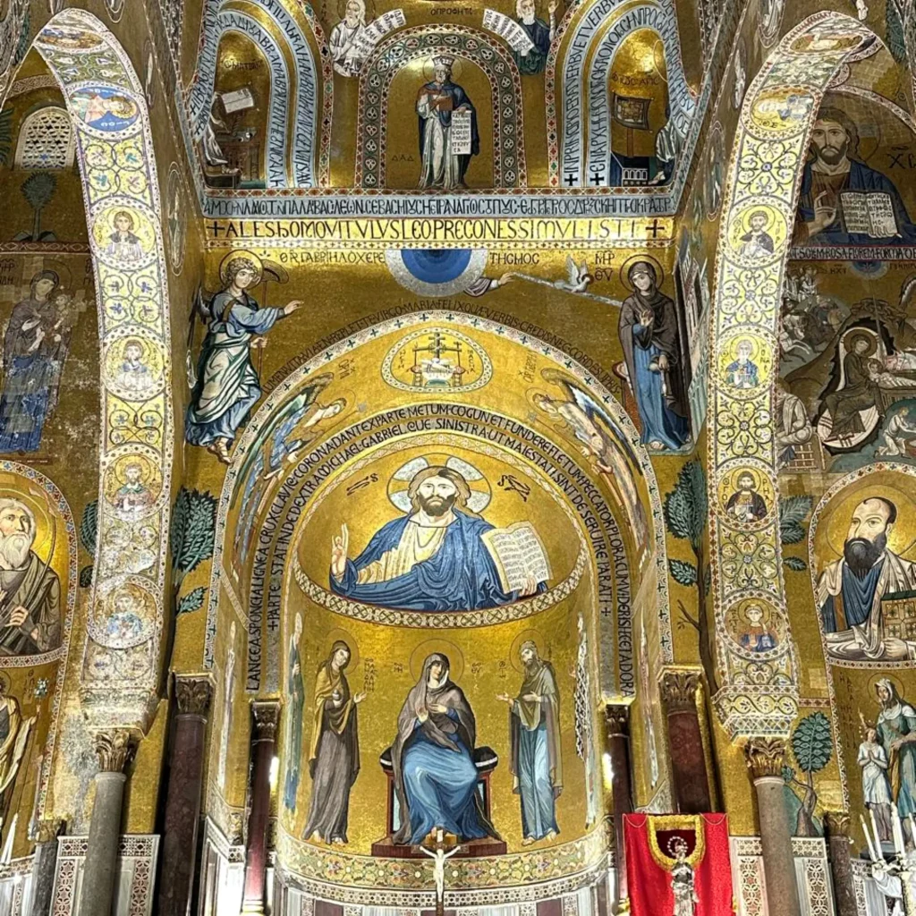 Soffitto decorato con mosaici della Cappella Palatina a Palermo